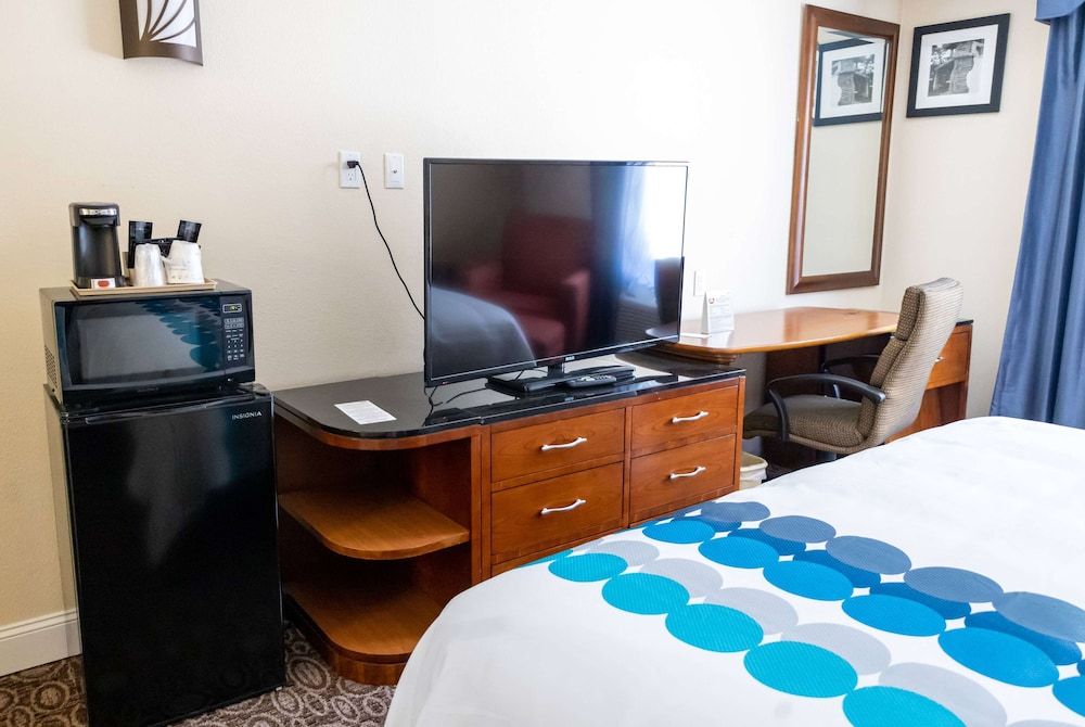 Baymont by Wyndham College Park Atlanta Airport South Room, 1 King Bed, Non Smoking 18