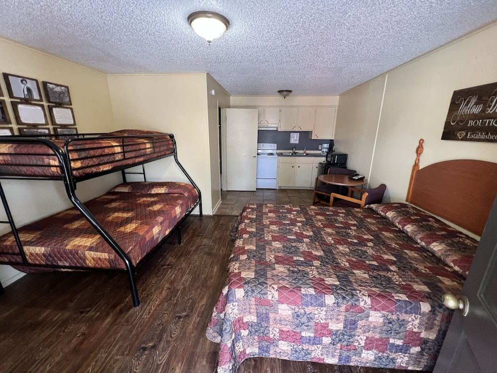 Yellow Diamond Inn Junior Room 2