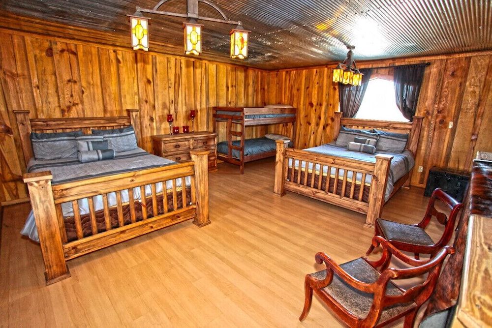 Diamonds Old West Deluxe Cabin