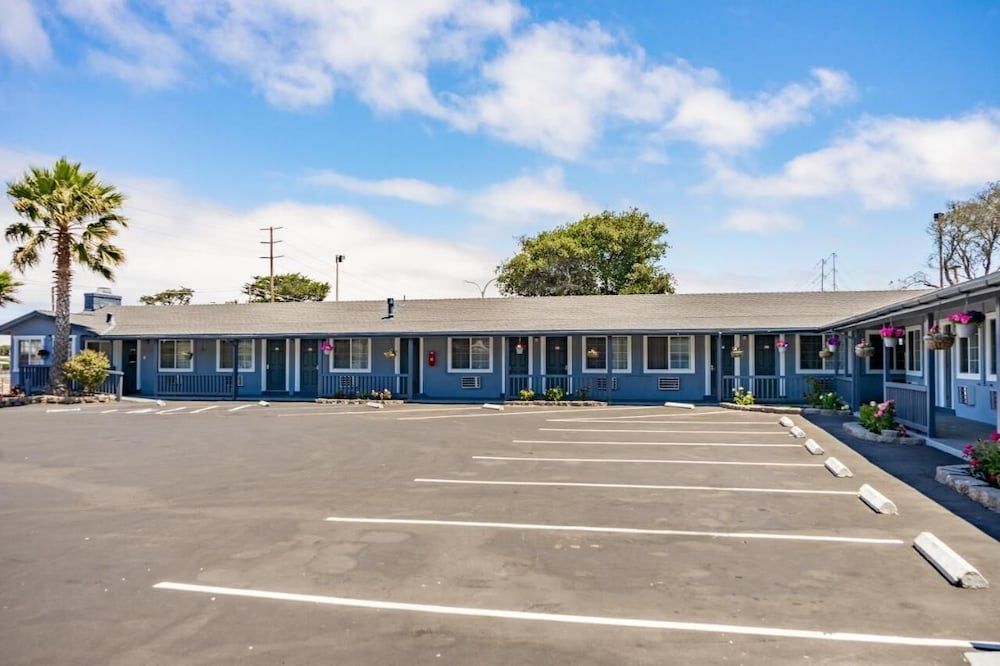 undefined Monterey Fireplace Inn 9