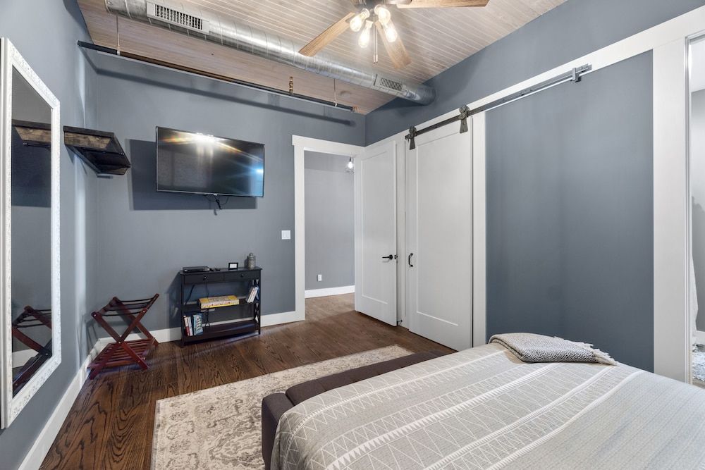 Urban Lofts Luxury Apartment 5