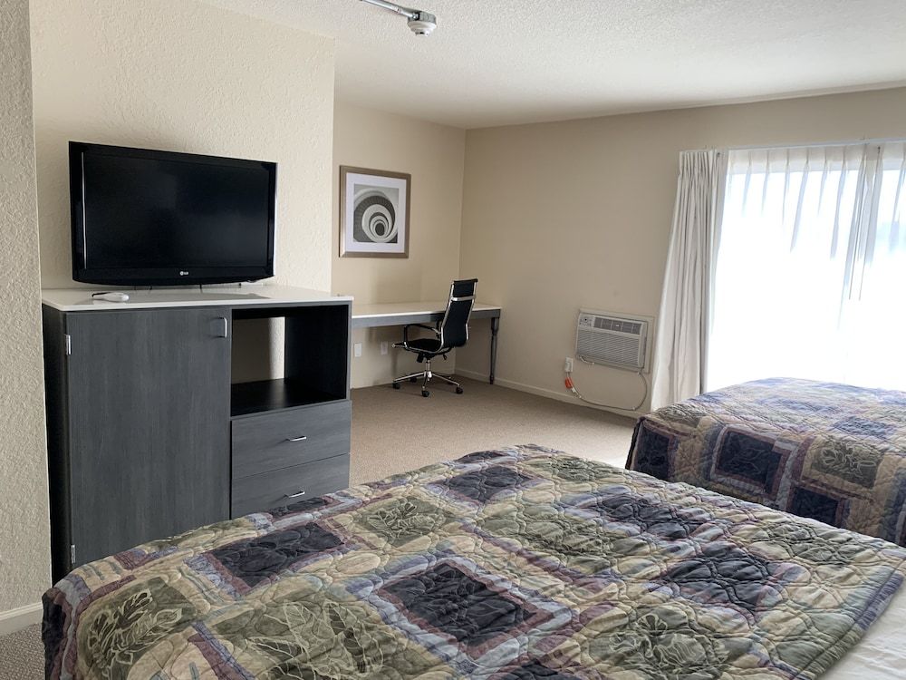 Apple Valley Hotel & Lodge