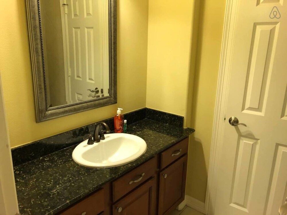 4 Story Rooftop - Executive Corporate Housing House, 3 Bedrooms, Non Smoking 13