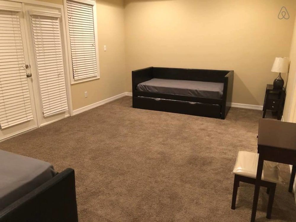 4 Story Rooftop - Executive Corporate Housing House, 3 Bedrooms, Non Smoking 7