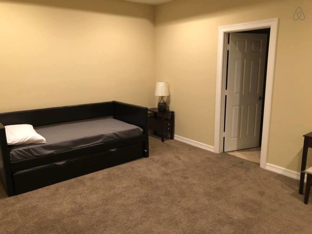 4 Story Rooftop - Executive Corporate Housing House, 3 Bedrooms, Non Smoking 6