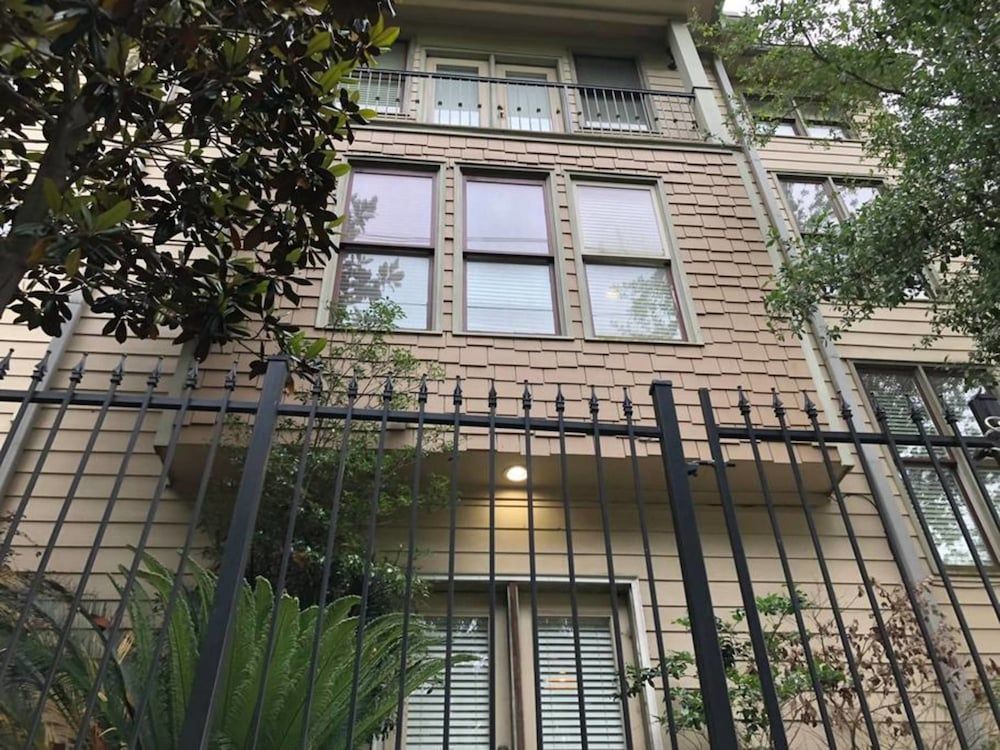 undefined 4 Story Rooftop - Executive Corporate Housing 3