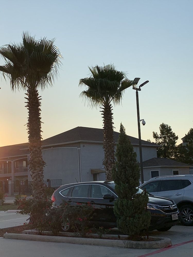 undefined Downtowner Inns 9