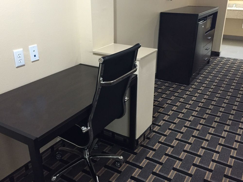 Downtowner Inns Basic Room, 1 King Bed, Smoking 7