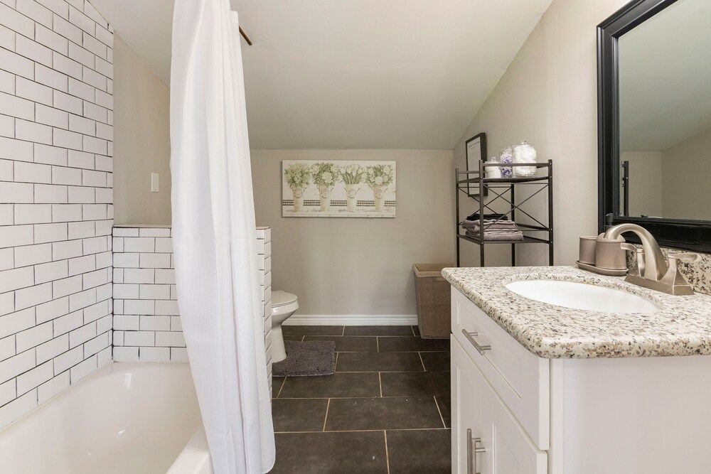 Wonderful Getaway in Houston Comfort Apartment, 2 Bedrooms, Non Smoking, Kitchen 16