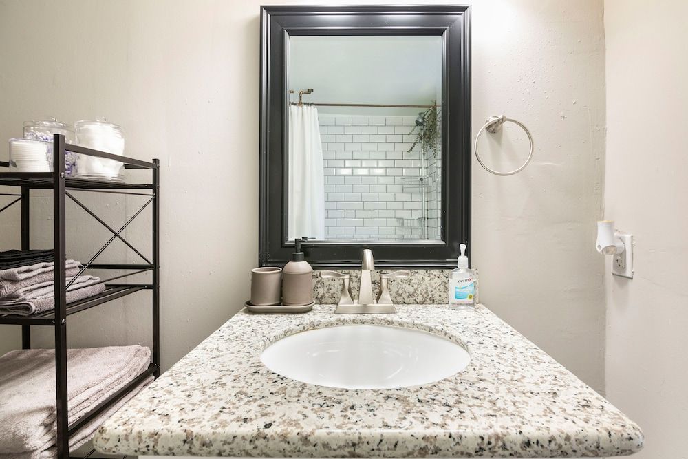 Wonderful Getaway in Houston Comfort Apartment, 2 Bedrooms, Non Smoking, Kitchen 17