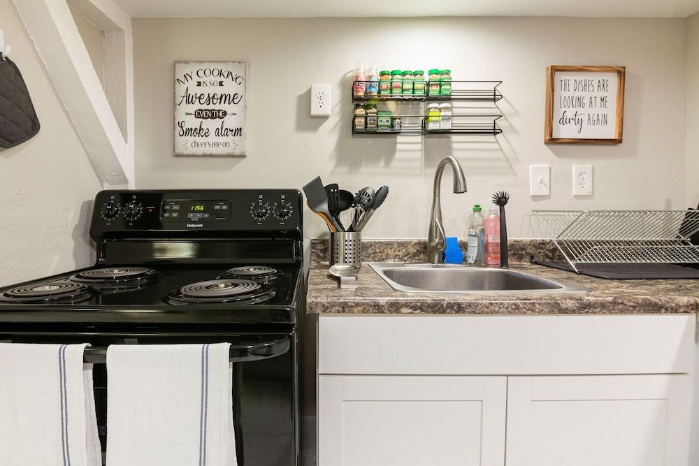 Wonderful Getaway in Houston Comfort Apartment, 2 Bedrooms, Non Smoking, Kitchen 9