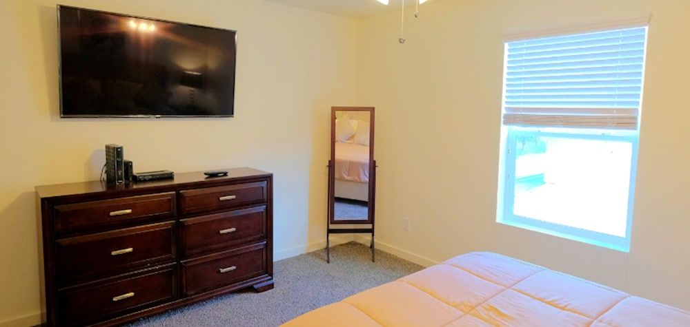 undefined 3Bdrm 2Bath 4Beds - 3 STORY NORTH HOU 7