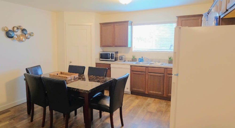 undefined 3Bdrm 2Bath 4Beds - 3 STORY NORTH HOU 3