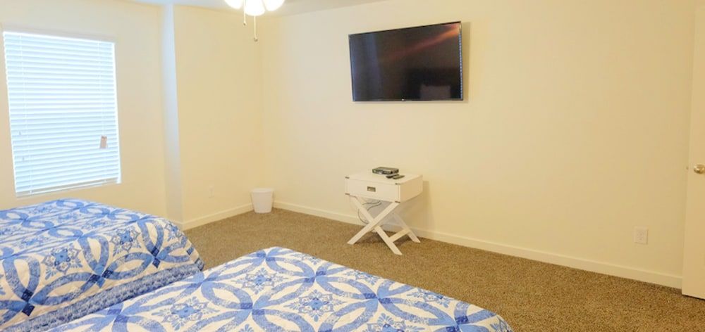 undefined 3Bdrm 2Bath 4Beds - 3 STORY NORTH HOU 6