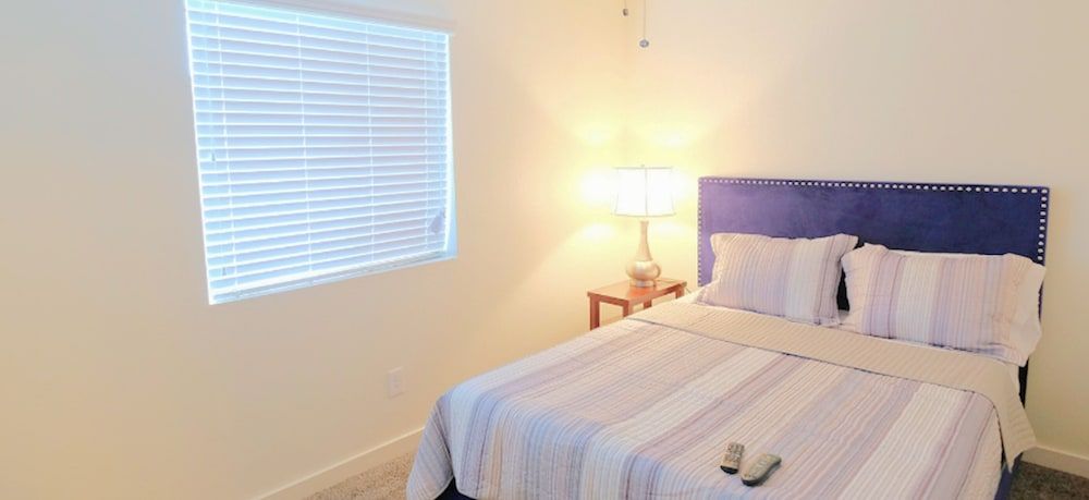 undefined 3Bdrm 2Bath 4Beds - 3 STORY NORTH HOU 5