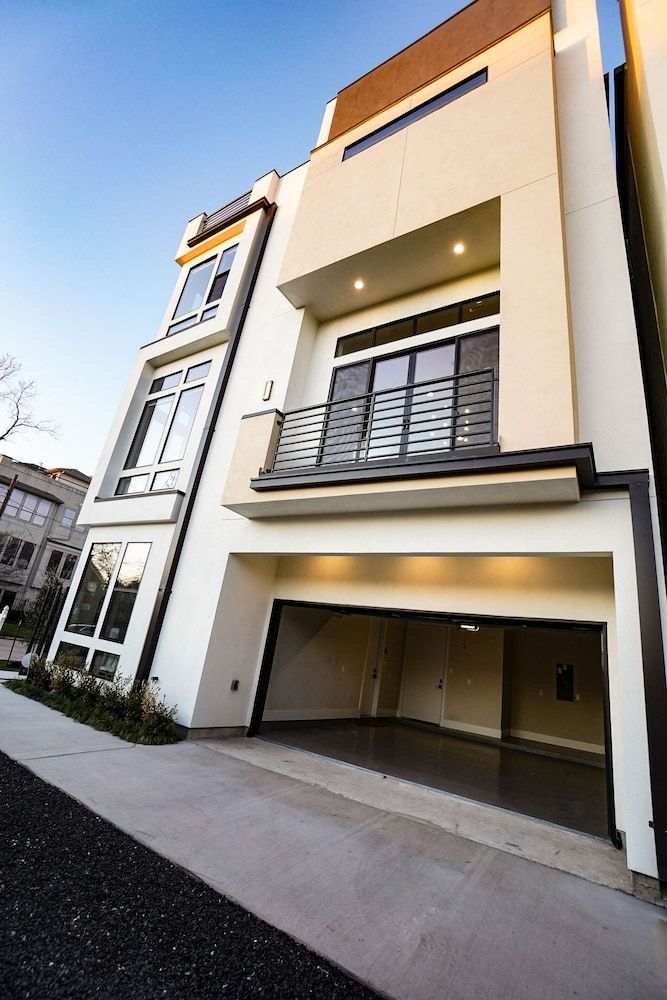 undefined Kaizer Anthony Living 3