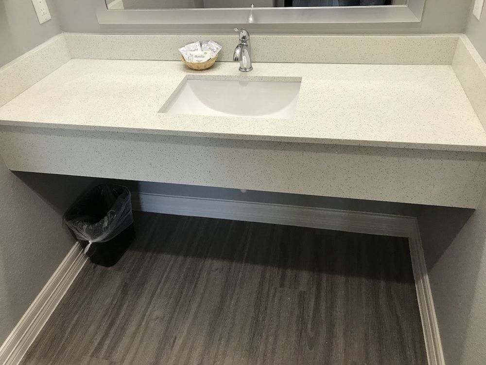 The Residency Suites Deluxe Single Room, 1 King Bed, Non Smoking 5