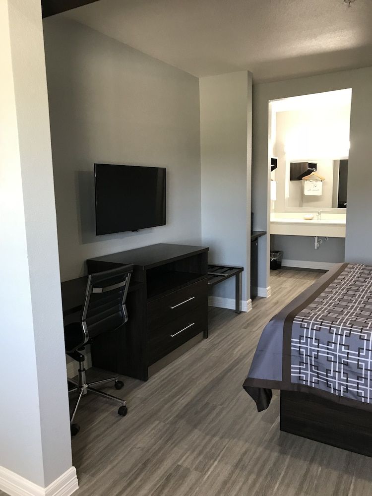 The Residency Suites Deluxe Single Room, 1 King Bed, Non Smoking 2