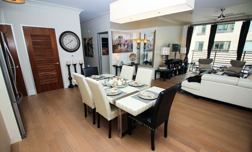 Luxe Life Two Bedroom Suite, Courtyard View 4