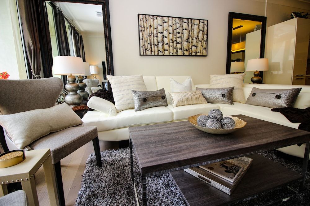 Luxe Life Two Bedroom Suite, Courtyard View 11