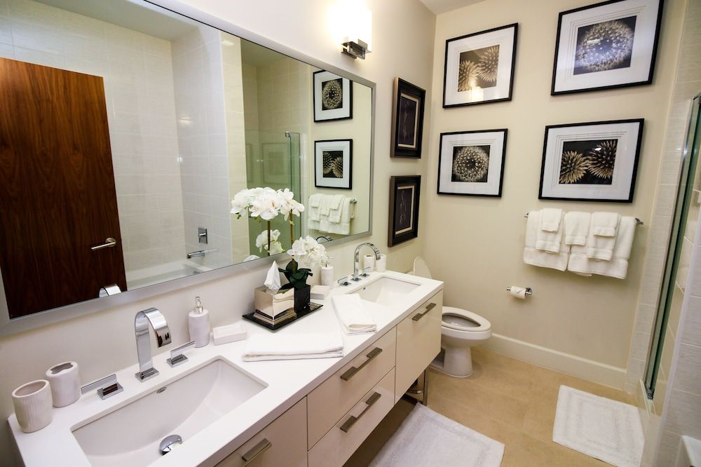 Luxe Life Two Bedroom Suite, Courtyard View 10