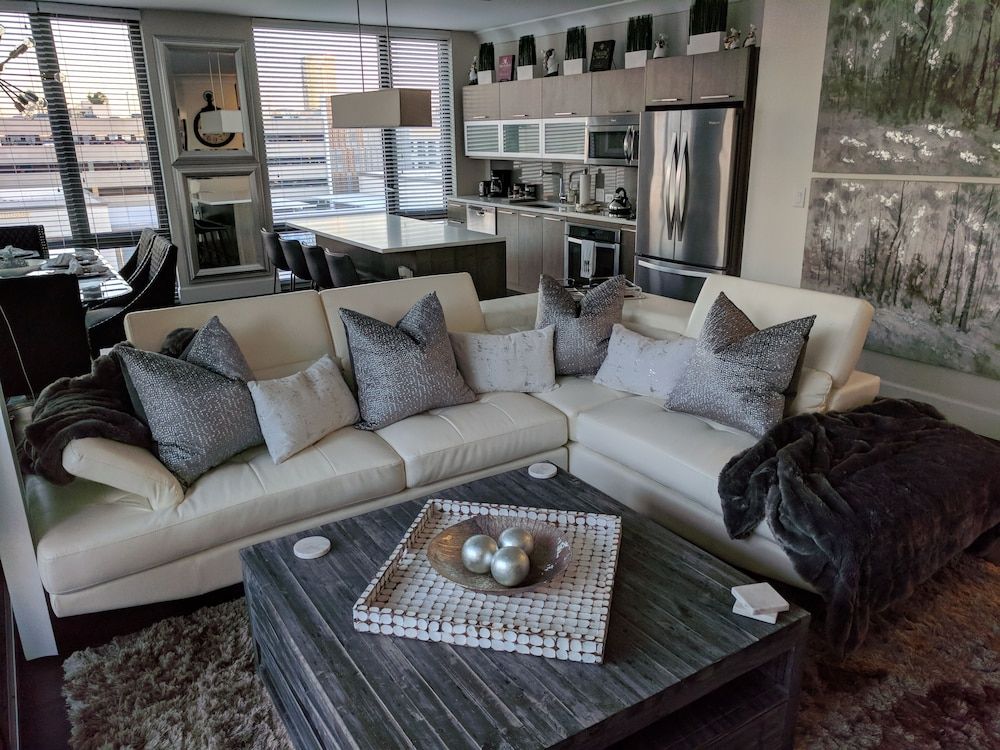 Luxe Life Three Bedroom Penthouse, Courtyard View