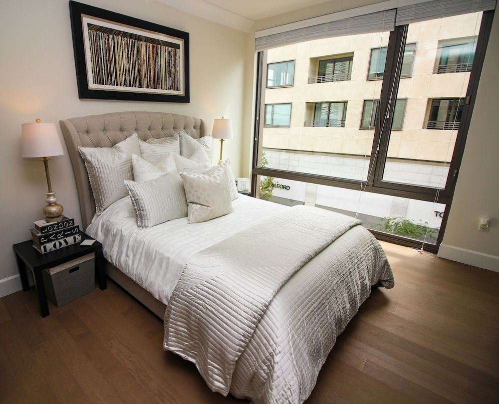 Luxe Life Two Bedroom Suite, Courtyard View 9