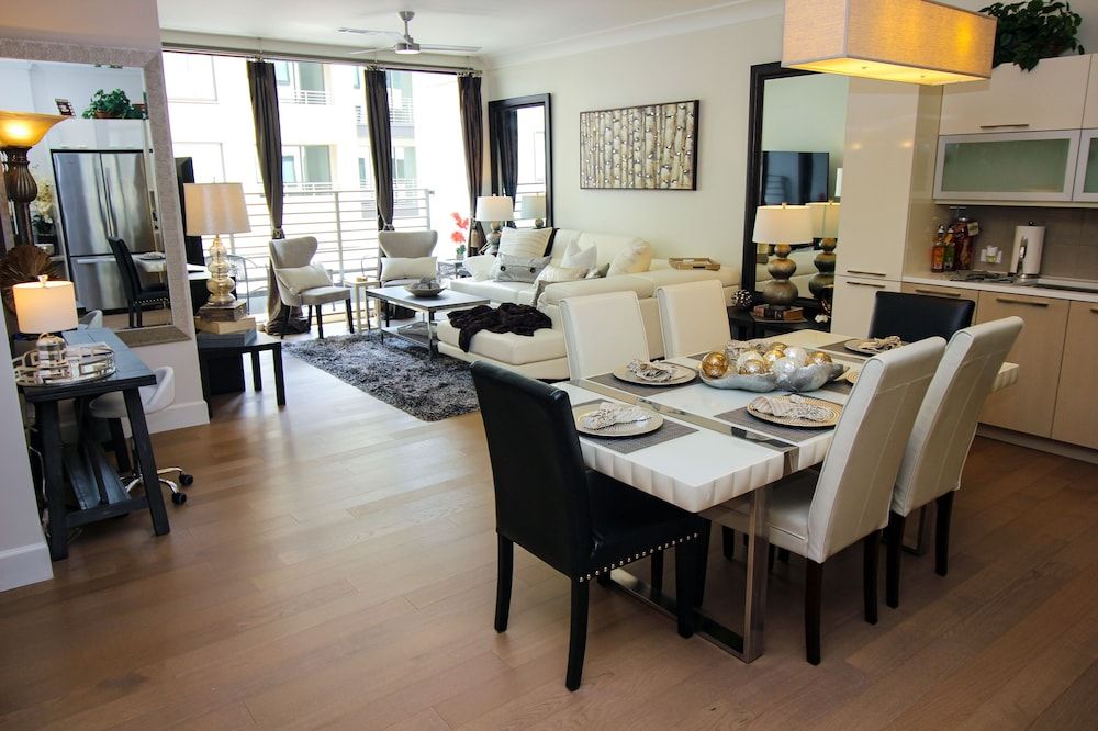 Luxe Life Two Bedroom Suite, Courtyard View 7