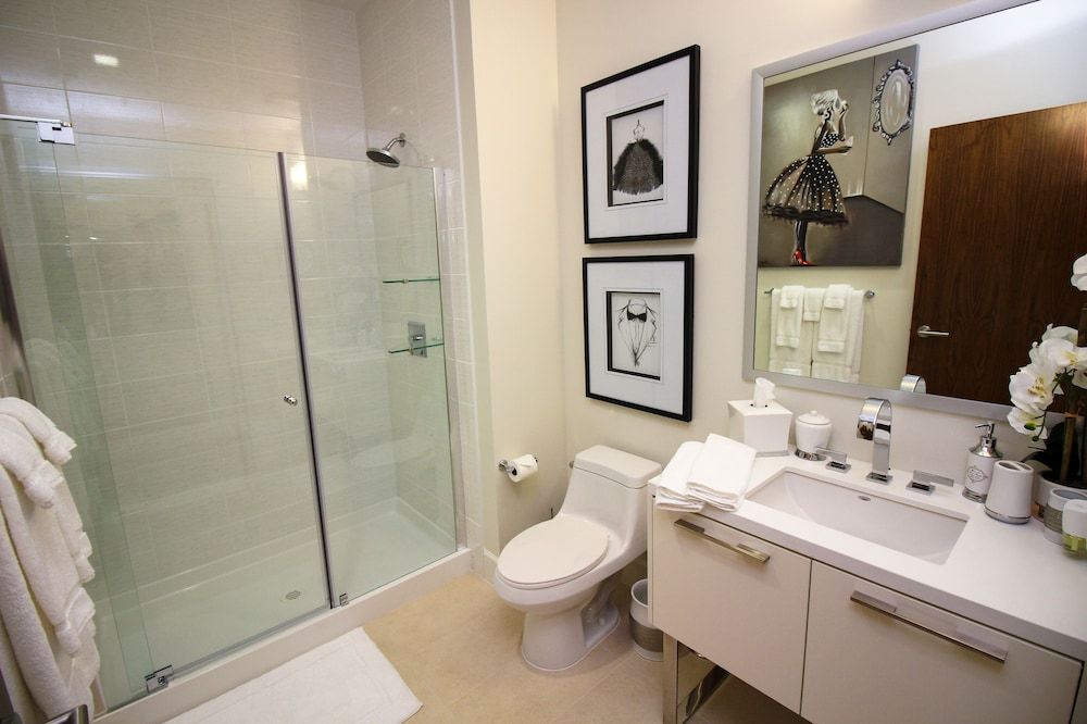 Luxe Life Two Bedroom Suite, Courtyard View 13