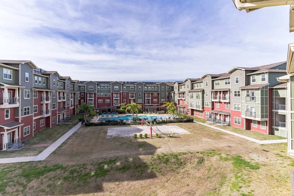 undefined East DT Houston Getaway Near Parks and Restaurants 3