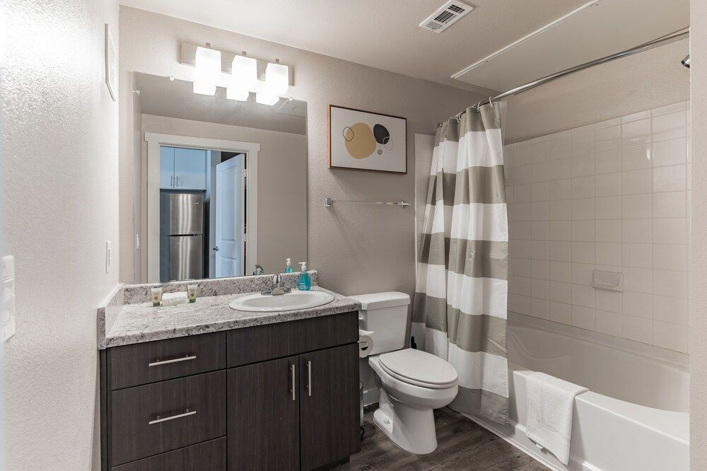 East DT Houston Getaway Near Parks and Restaurants Studio (0 Bedroom) 5