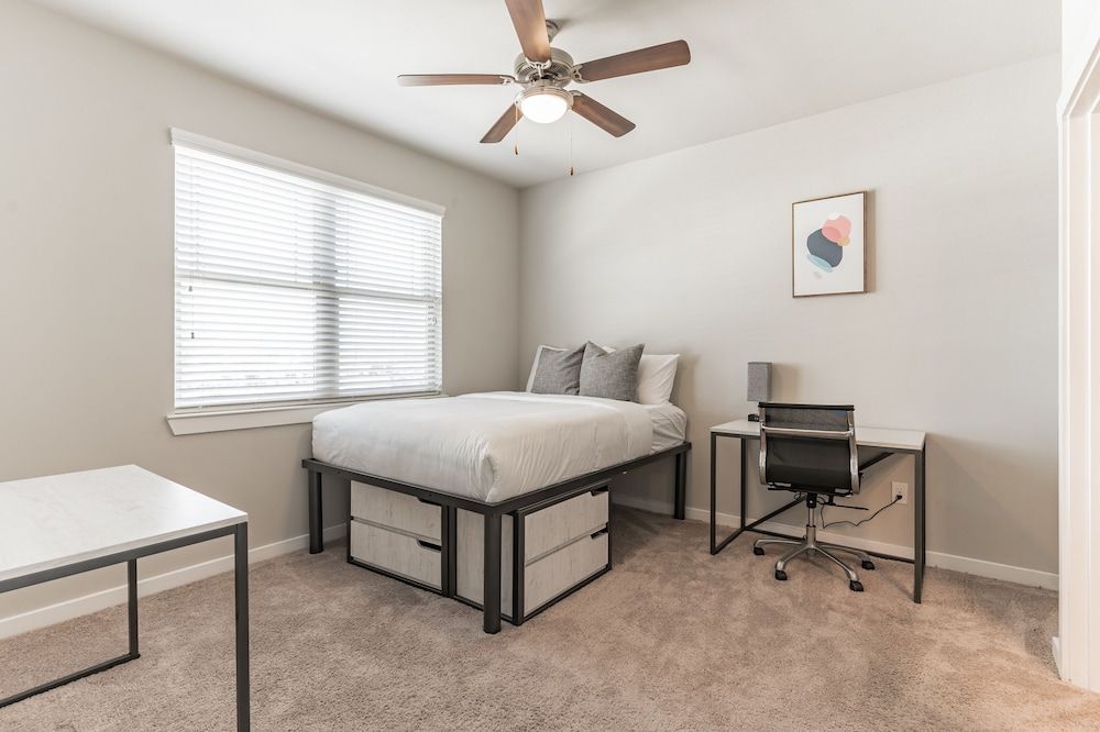 undefined East DT Houston Getaway Near Parks and Restaurants 2