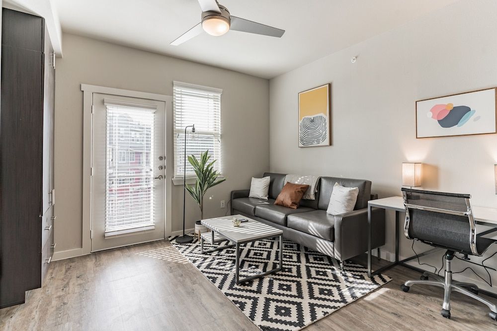 East DT Houston Getaway Near Parks and Restaurants Studio (0 Bedroom) 2