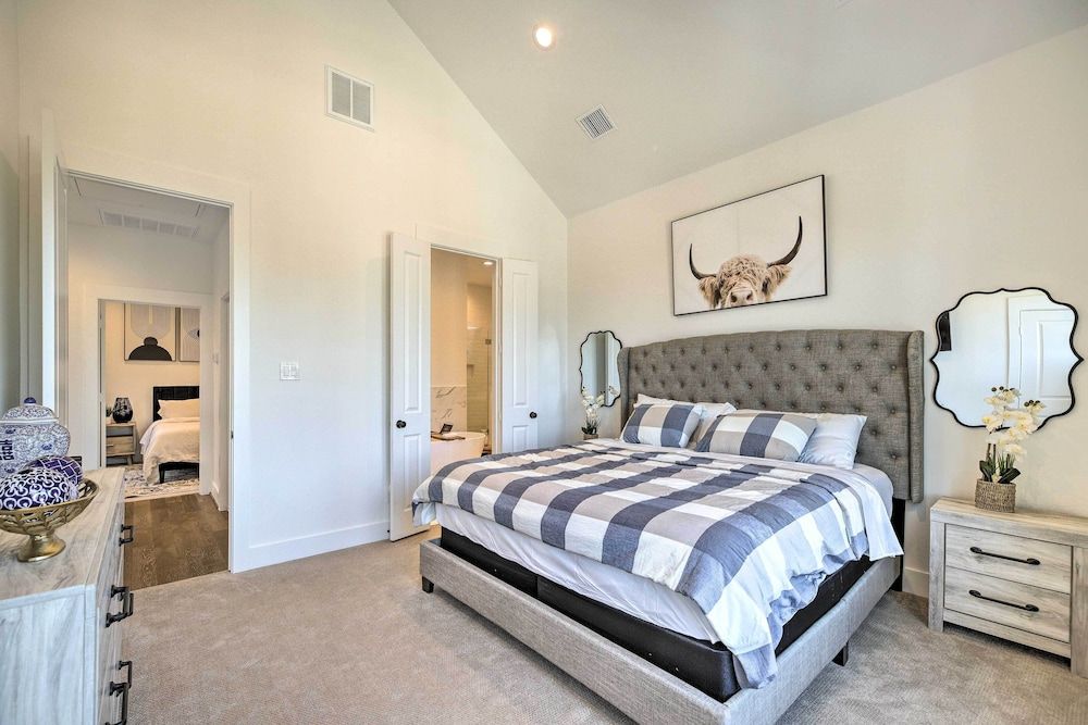 undefined Houston Vacation Rental w/ Wifi Near Downtown