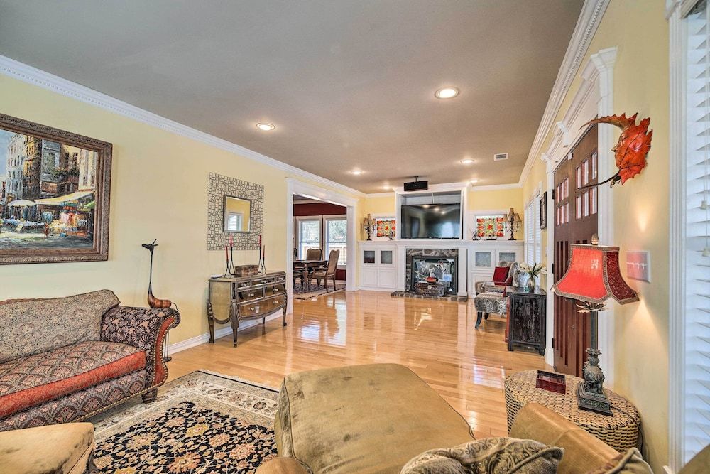 undefined Spacious Midtown Houston Home w/ Deck! 2