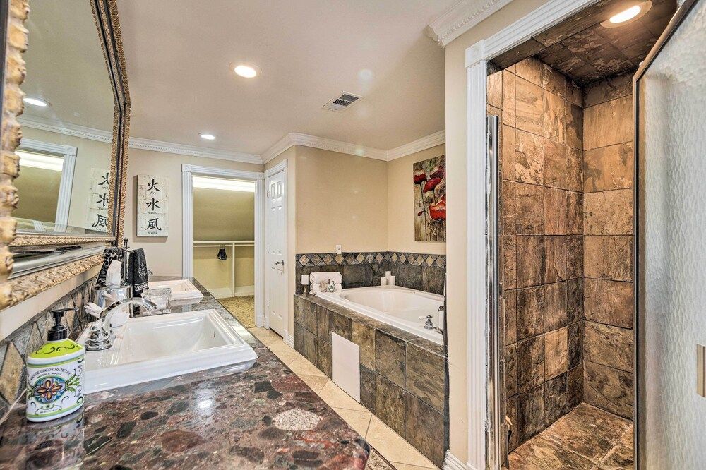 undefined Spacious Midtown Houston Home w/ Deck! 10