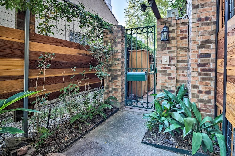 undefined Stunning Houston Home w/ Private Backyard! 10