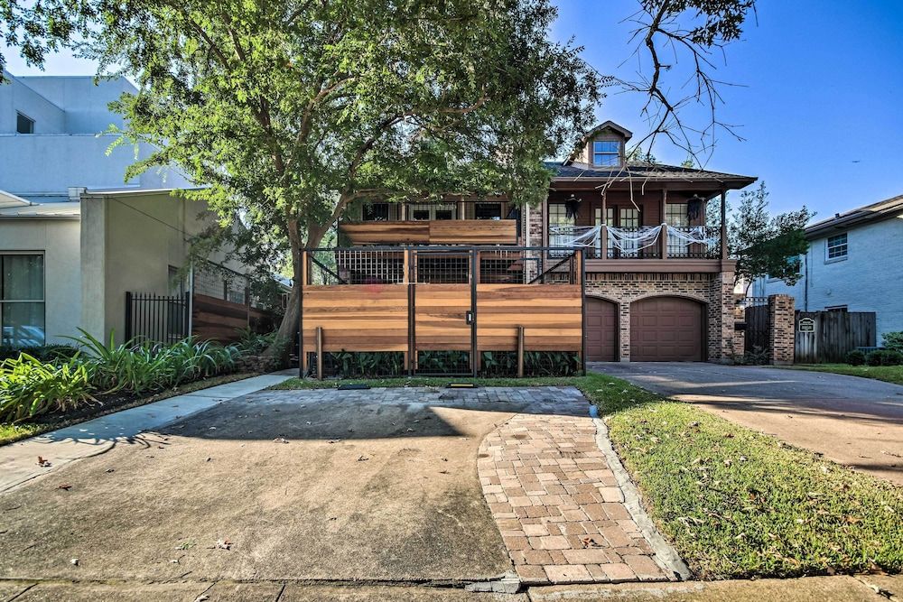 undefined Stunning Houston Home w/ Private Backyard! 6