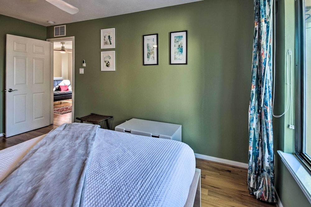 undefined Stunning Houston Home w/ Private Backyard! 9