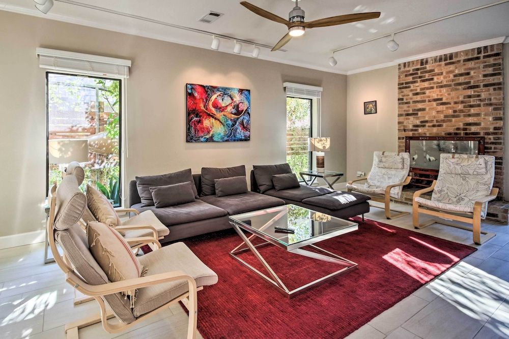 undefined Stunning Houston Home w/ Private Backyard! 7