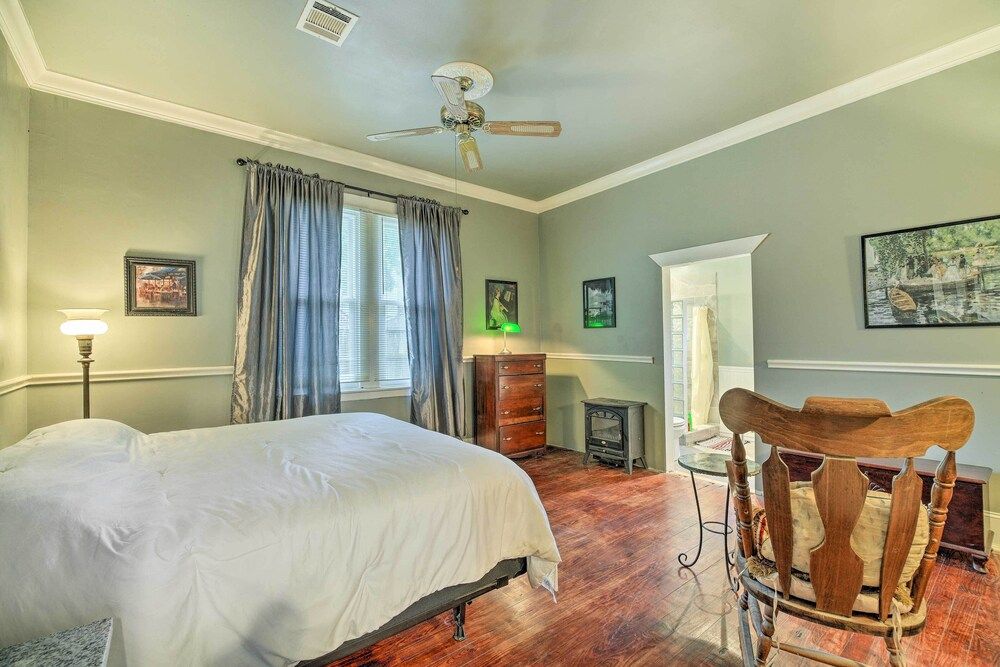 undefined Pet-friendly Home: 3 Mi to Downtown Houston! 8
