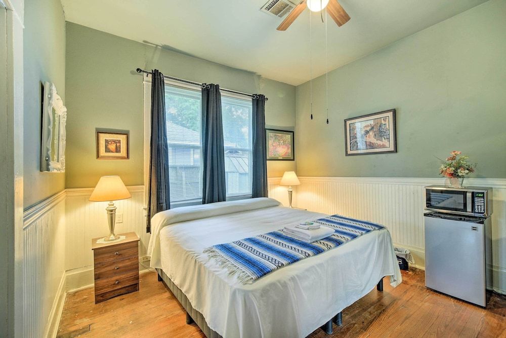 undefined Pet-friendly Home: 3 Mi to Downtown Houston! 4