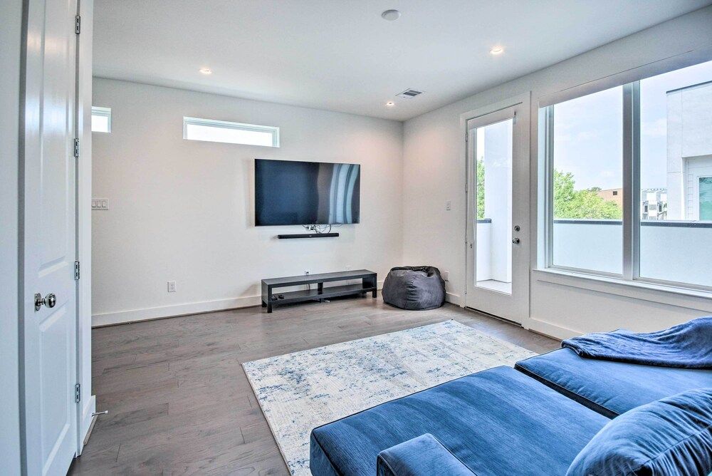 undefined Stylish Home: Balcony < 2 Mi to The Galleria! 2