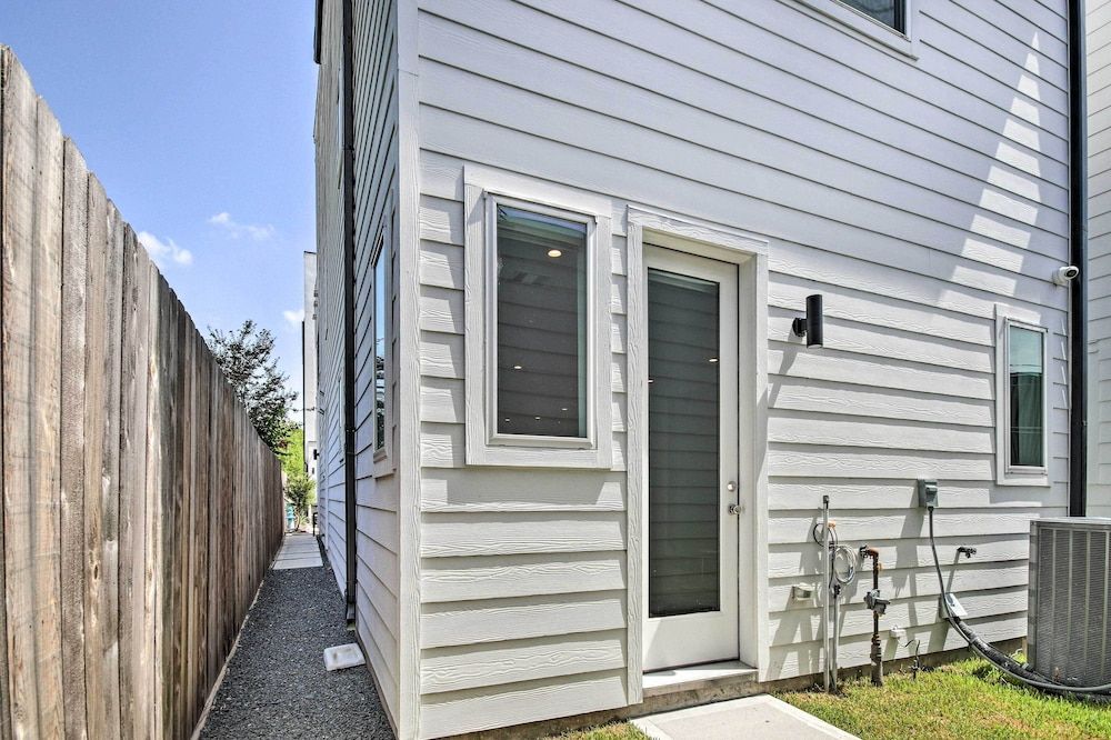 undefined Stylish Home: Balcony < 2 Mi to The Galleria! 4