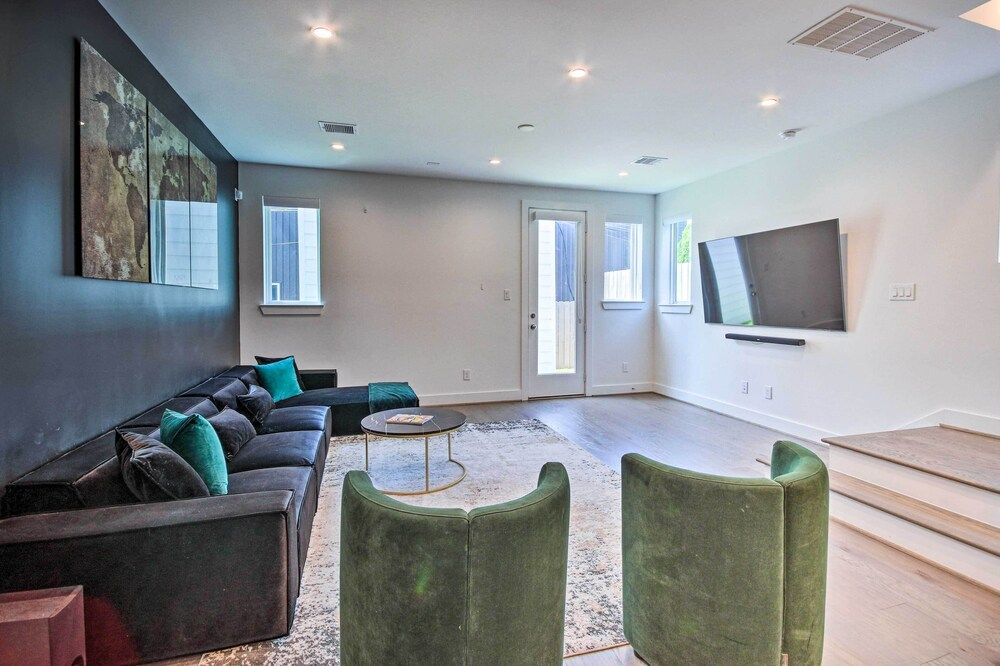 undefined Stylish Home: Balcony < 2 Mi to The Galleria!