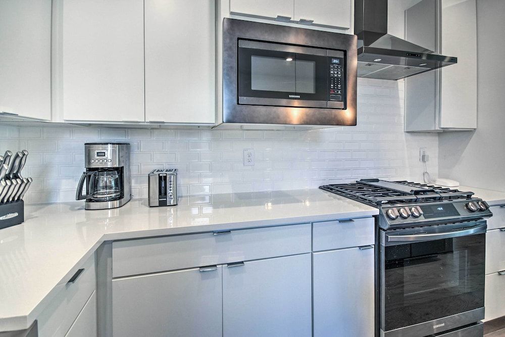 undefined Stylish Home: Balcony < 2 Mi to The Galleria! 9