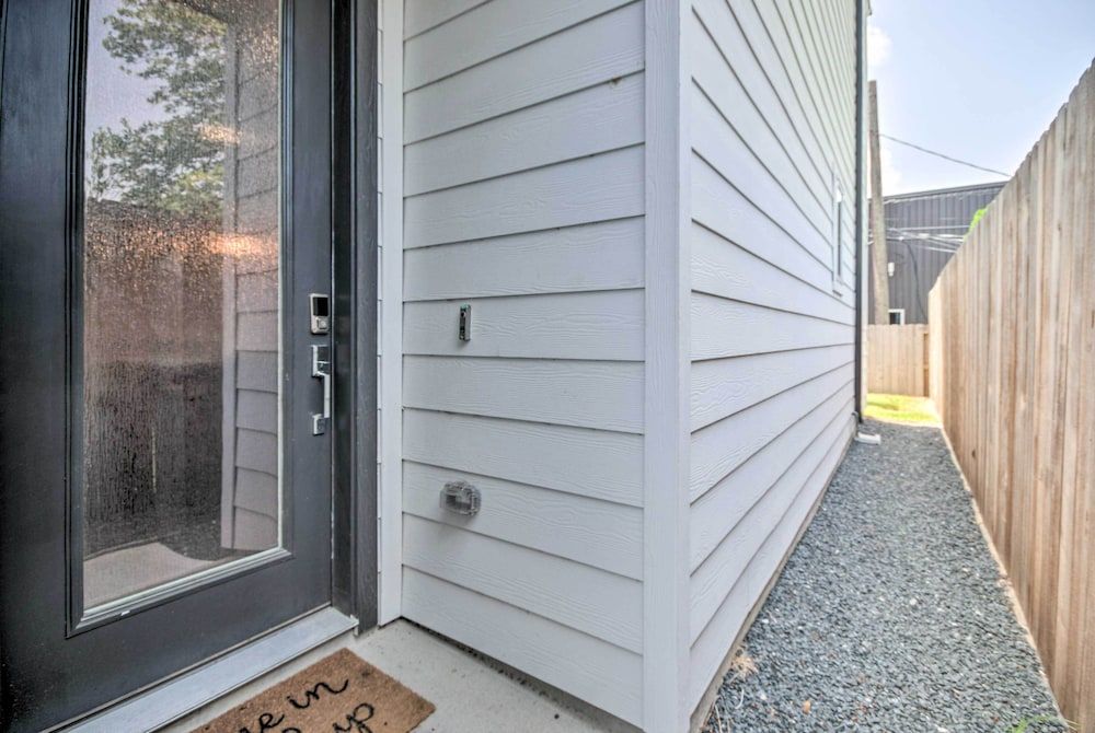 undefined Stylish Home: Balcony < 2 Mi to The Galleria! 3