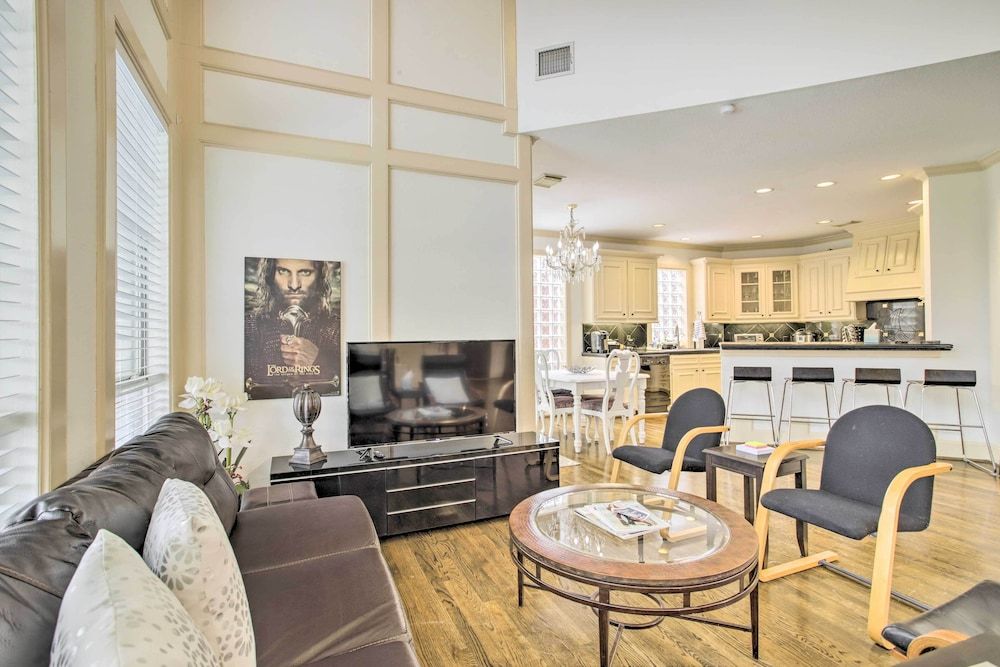 undefined Luxe Houston Vacation Rental w/ Private Pool! 2