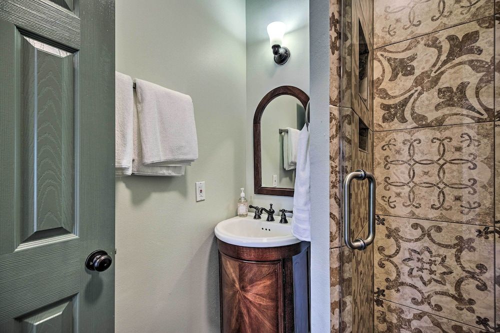 undefined Houston Heights Bungalow - 6 Mi to Downtown! 7