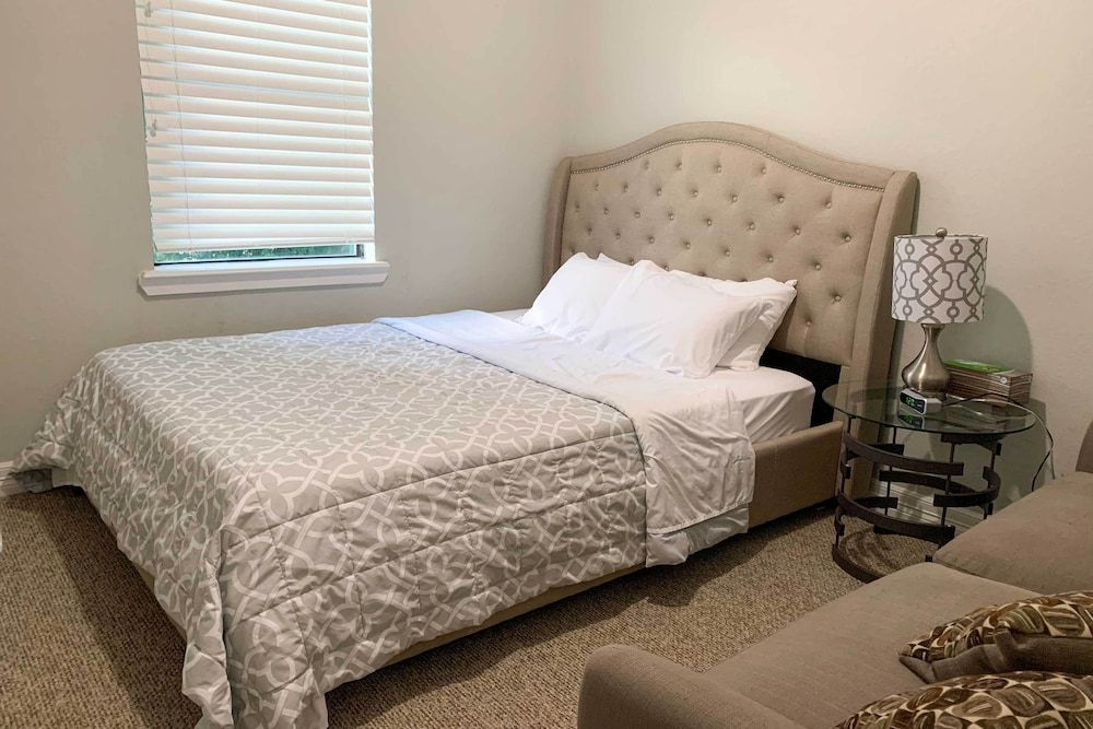 undefined Updated Home 15 Mins to the Galleria/uptown! 8